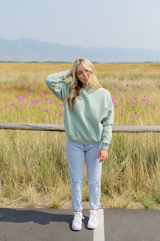 Chill Girl Pullover